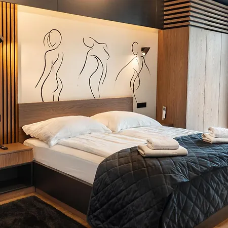 Paul Deluxe - By Open House *