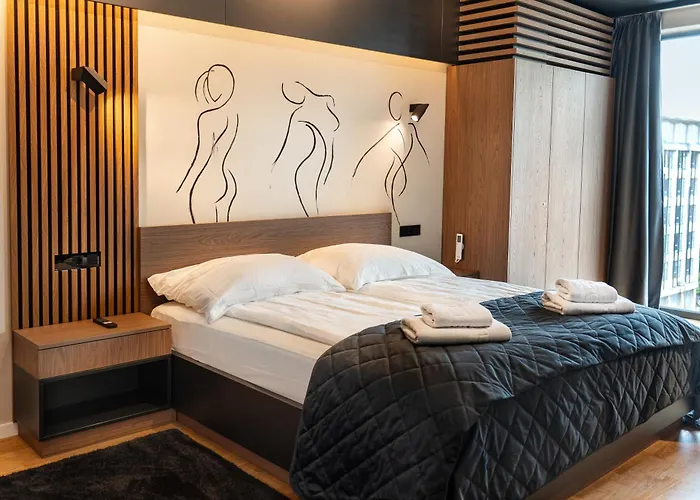 Paul Deluxe - By Open House *