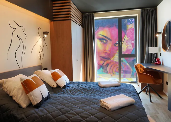 Paul Deluxe - By Open House Timişoara