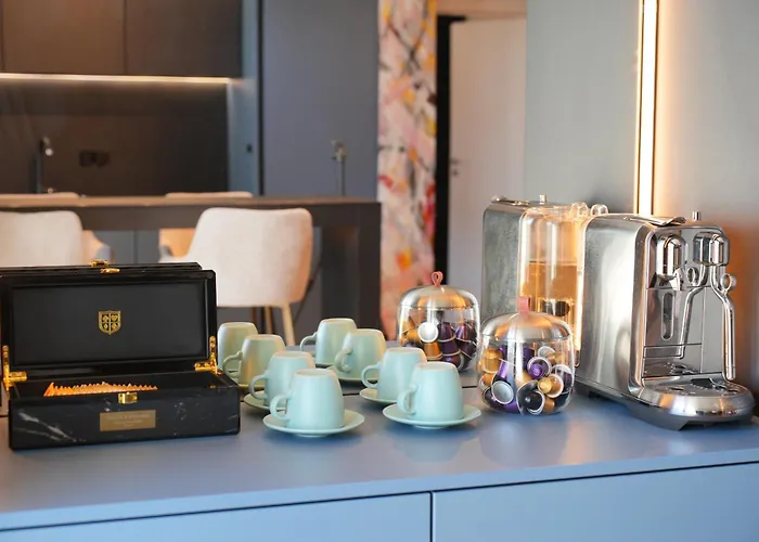 Paul Deluxe - By Open House *